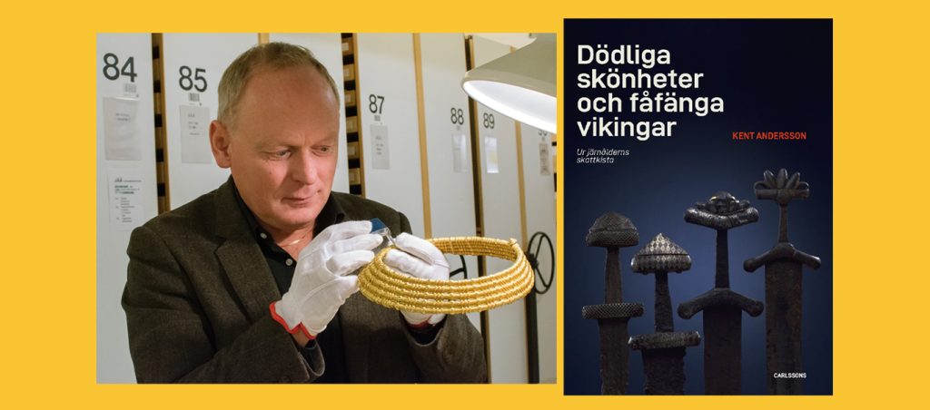 Färgfotografier på gul bakgrund. En man med vita handskar studerar ett guldfärgat halsringliknande smycke i ett arkivrum. Till höger syns ett bokomslag med titeln ”Dödliga skönheter och fåfänga vikingar”.