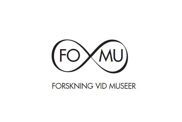 Logotyp för FOMU, Forskning vid museer, med bokstäverna FO och MU placerade i en liggande åtta.