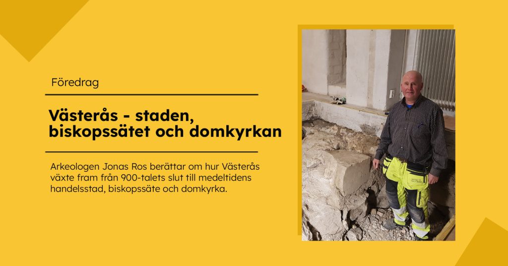En man står vid en utgrävd del av ett golv med stora stenar och grus. Till vänster finns text om föredraget ”Västerås – staden, biskopssätet och domkyrkan” mot en gul bakgrund.