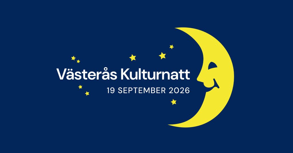 Mörkblå bild med texten ”Västerås Kulturnatt 19 september 2026” i vitt. Till höger syns en gul månskära med ansikte och runt texten finns gula stjärnor.